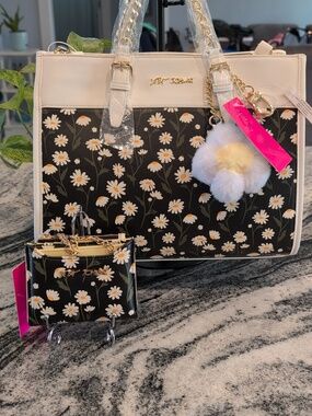 🌼Betsey Johnson Daisy Satchel Bag & Matching Wallet wCard Holder